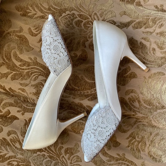 Stuart Weitzman Lace and Satin Peep-toe Pump - Picture 7 of 10